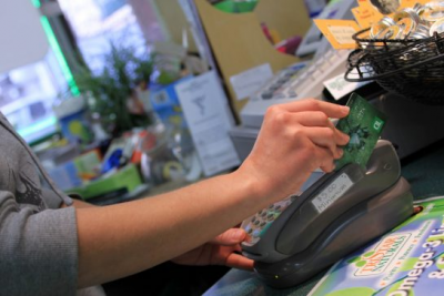 TV ads urge credit card use for even small purchases