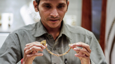 Gold slumps to 3-year low, dragging TSX with it