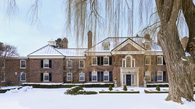 Conrad Black seeks emergency hearing into hold up on home sale