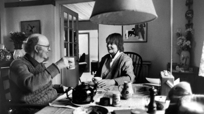 Iris Murdoch’s life in ravenous, compulsive letters