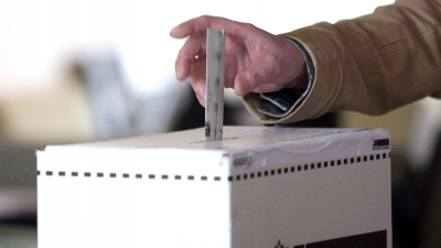 Long-term expats find a pricey ‘loophole’ that allows them to vote