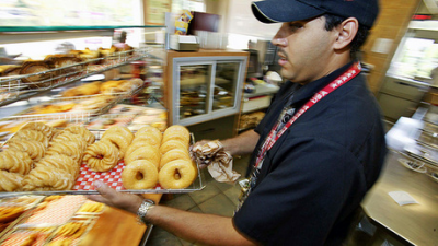 Tim Hortons borrows to buy back $900M in stock