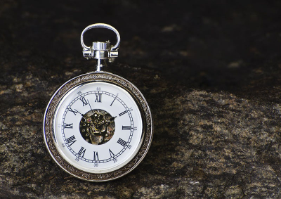 The case of the time travelling money manager